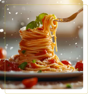 Un piatto di spaghetti perfettamente impiattati, con salsa di pomodoro, basilico fresco e una spolverata di formaggio. La fotografia mette in evidenza la consistenza della pasta e il colore vivace della salsa, creando un'atmosfera appetitosa.